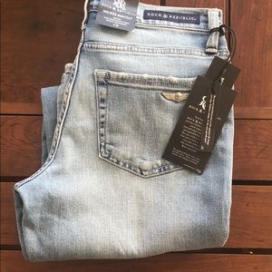 Rock & Republic size 4 rock it up distressed jeans